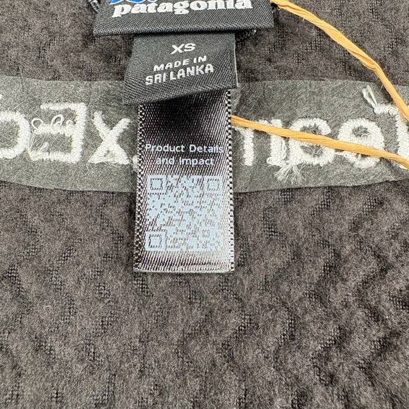 Patagonia Women's R1 Air Vest Sleeveless Lightweight Black 40290 Size XS NWT - Picture 4 of 15